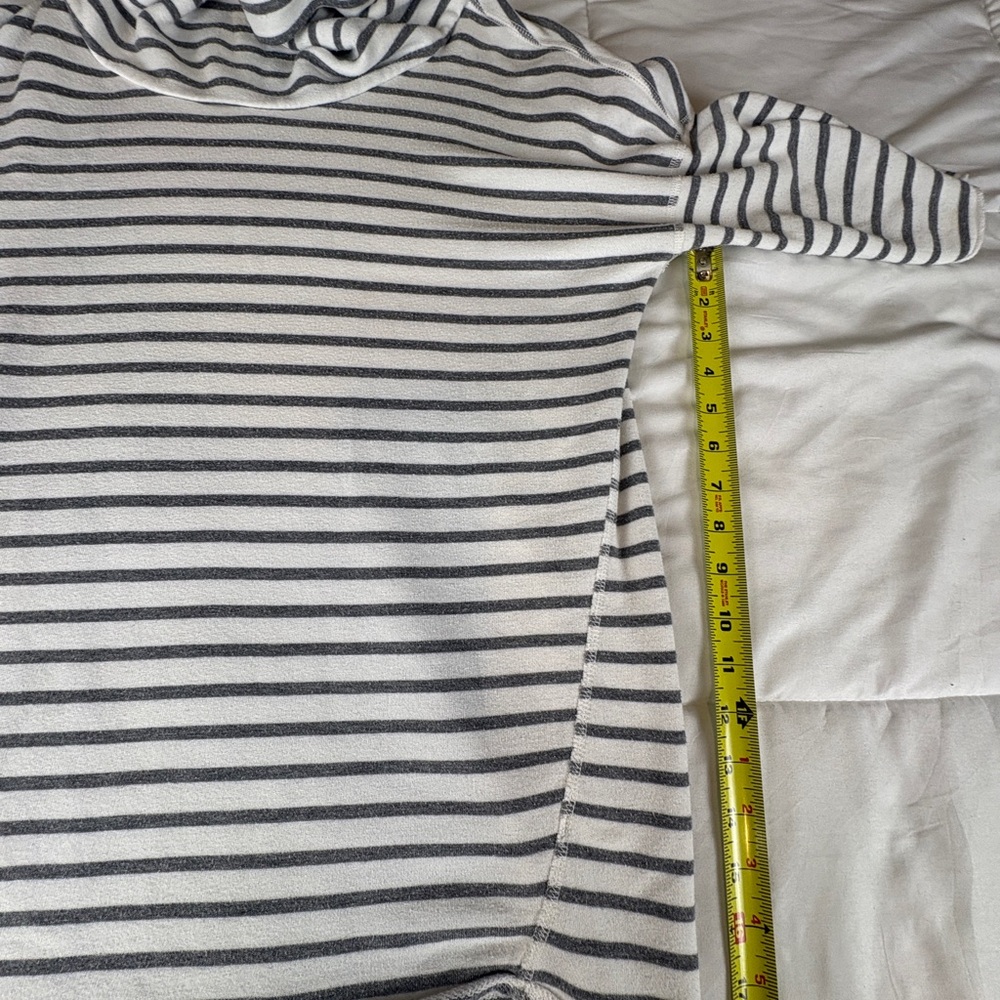 Gap Women’s Striped Cowl Neck Sweatshirt Small Gray White Pullover Top - Picture 3 of 6